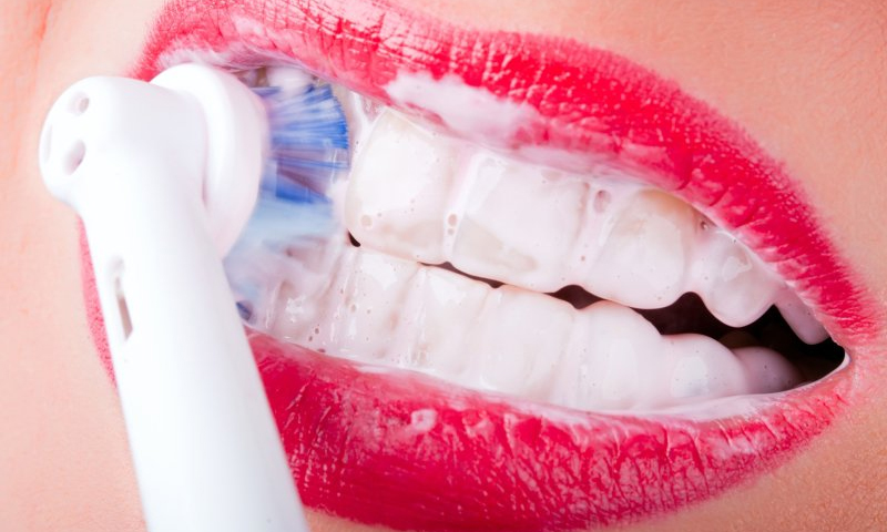 مبدأ التشغيل وجهاز فرشاة الأسنان الكهربائية