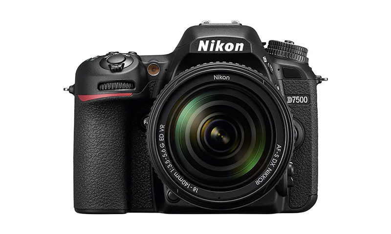 Nikon D7500 Kit - puoliammattimainen malli